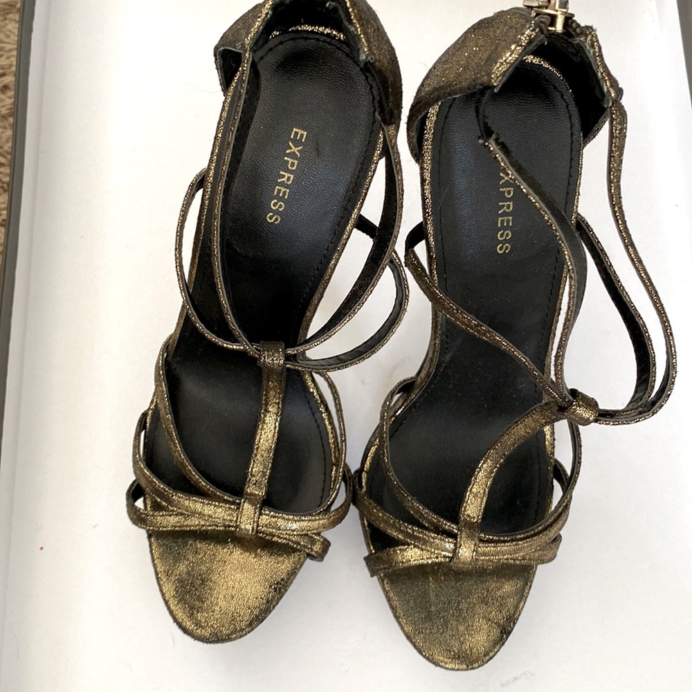 Express T strap heel in deep bronze